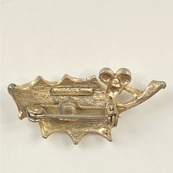 Vintage Mamselle Brooch Pin Gold Tone Holly Berry Sprig Leaf Christmas Holiday - Picture 2 of 6